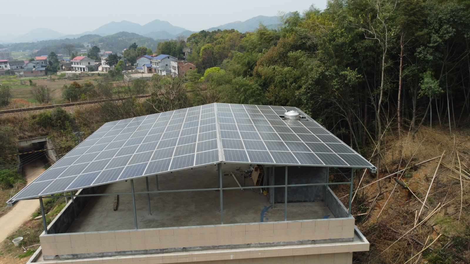 [农村光伏屋顶] 湘乡壶天镇光伏阳光棚太阳能发电屋顶35.2千瓦项目