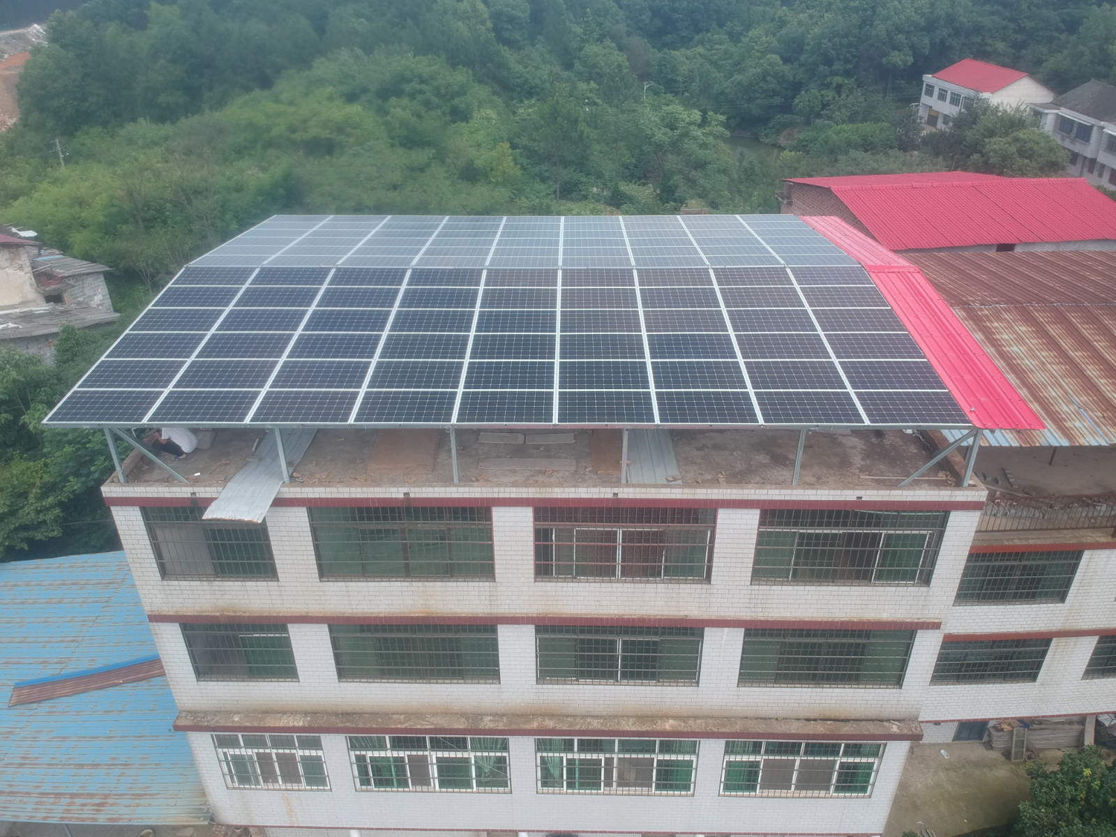 [农村光伏屋顶]   邵阳市双清区斜屋顶太阳能发电屋顶33.48千瓦项目